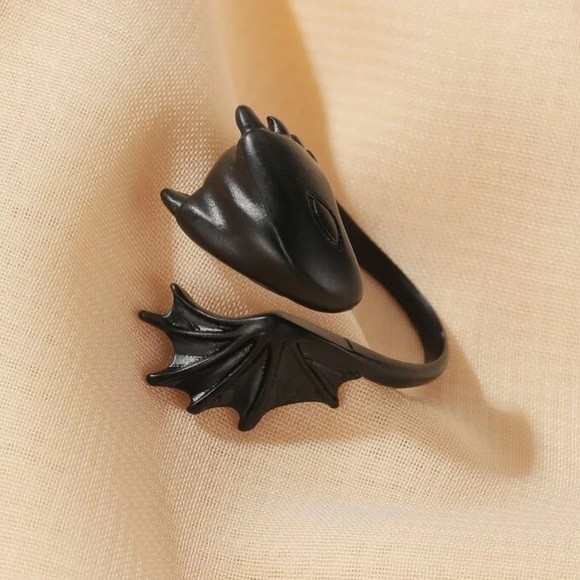 Jewelry - Black Adjustable Hugging Dragon Ring